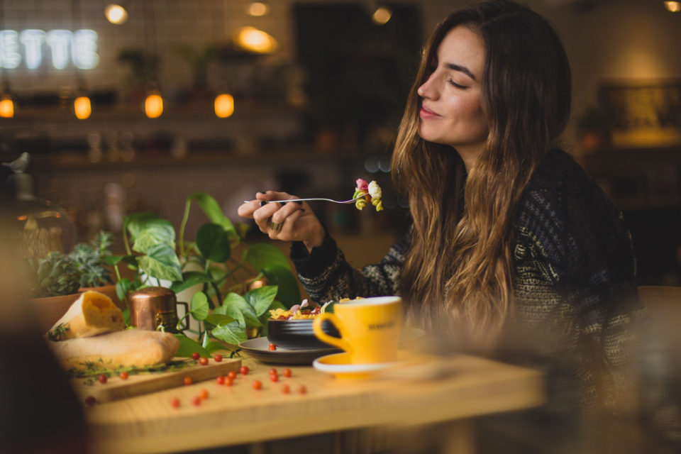 giovani adolescenti, mangiare sano a casa